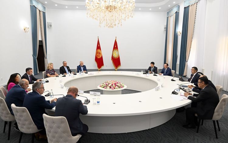 Президент Кыргызстана С. Жапаров принял делегацию Европейского парламента во главе с председателем комитета по иностранным делам Д. Макаллистером. 
