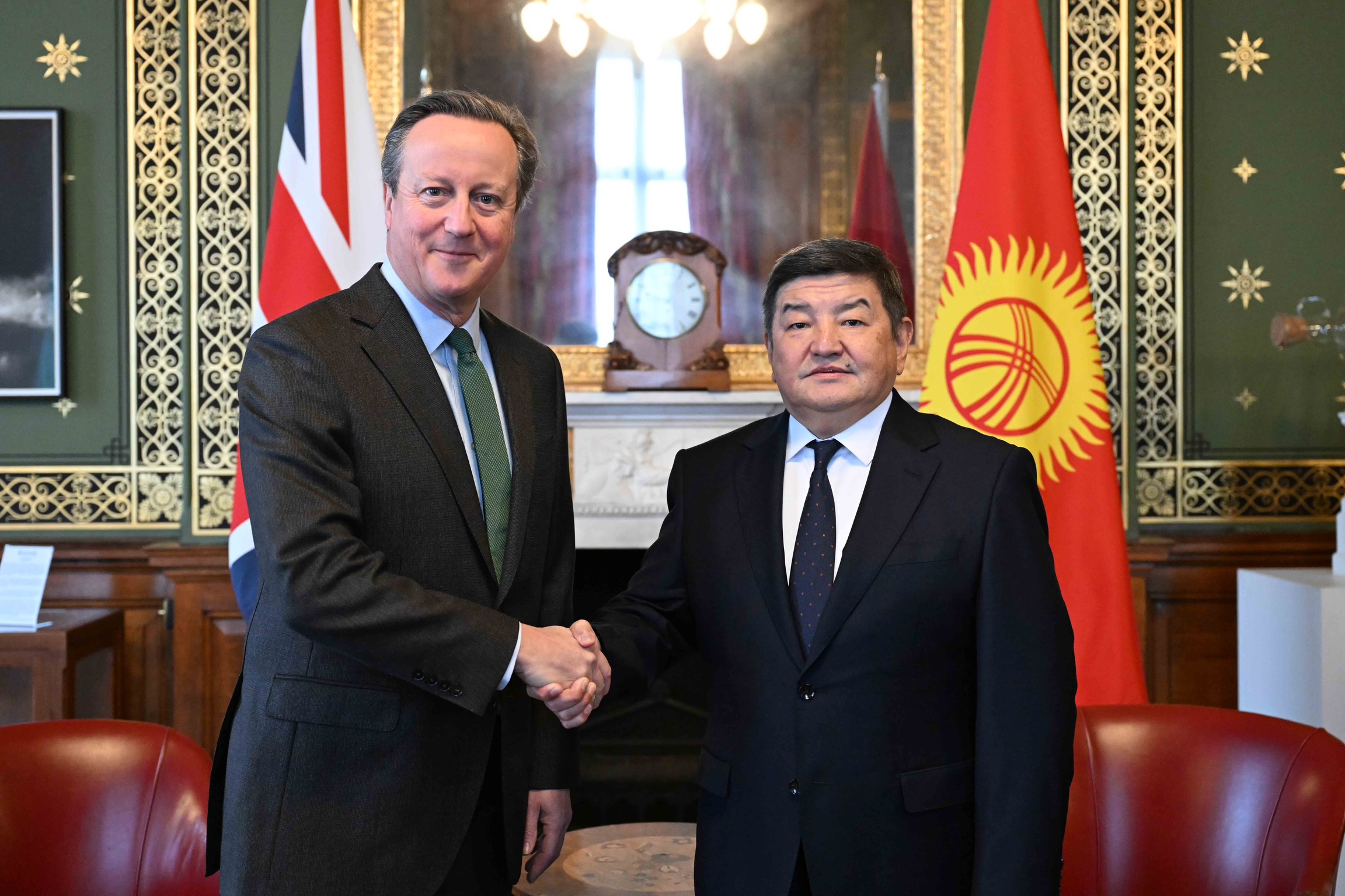 А. Жапаров встретился с главой МИД Великобритании Д. Кэмероном