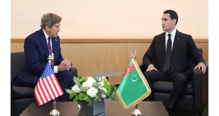 Сердар Бердымухамедов и Джон Керри провели телефонный разговор