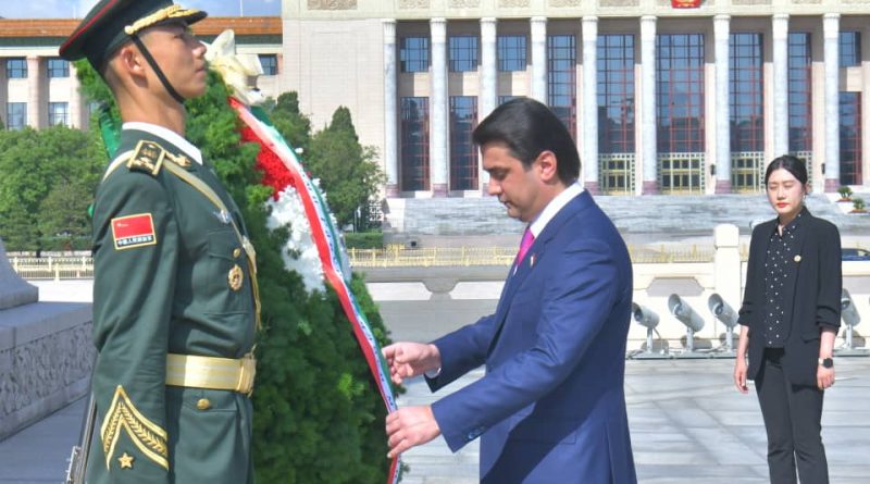 Председатель города Душанбе Республики Таджикистан Р. Эмомали прибыл в г. Пекин 