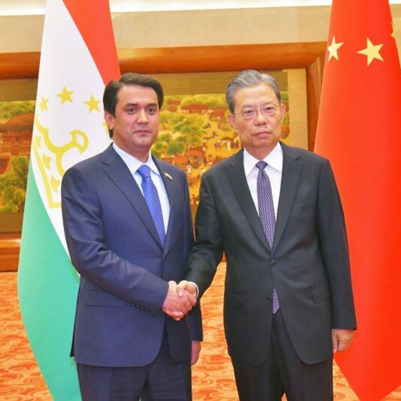 Р. Эмомали встретился с Председателем Постоянного комитета Всекитайского собрания народных представителей КНР Чжао Лэцзи 