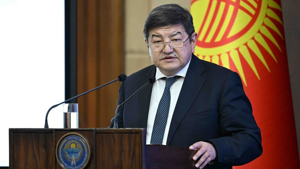 Акылбек Жапаров наградил отличившихся мэров