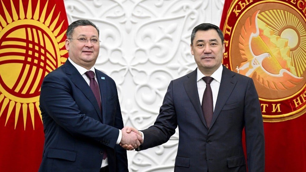 Садыр Жапаров принял главу МИД Казахстана Мурата Нуртлеу