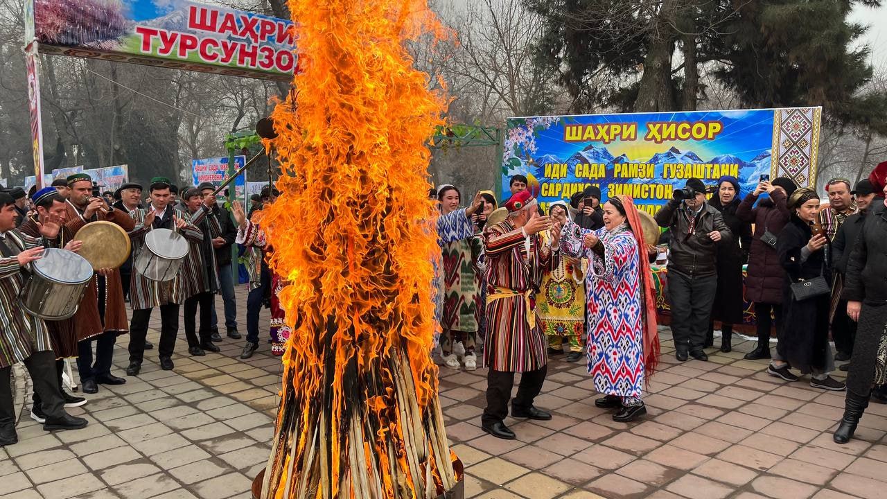 В Душанбе торжественно отметили праздник Сада