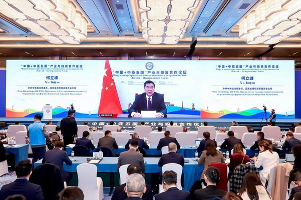 Выступление директора международного института Центральной Азии Владимира Норова на Форуме: «Китай и страны Центральной Азии, промышленность и инвестиции, сотрудничество в интернет-индустрии»