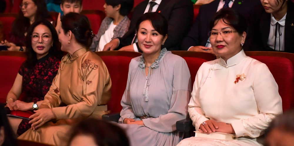 Первые леди Кыргызстана и Монголии ознакомились с культурной программой в рамках праздника Наадам