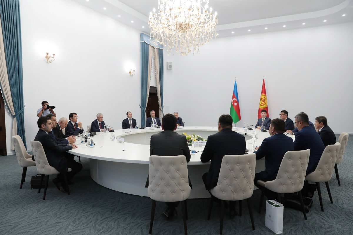 А. Жапаров принял заместителя премьер-министра Азербайджана Али Ахмедова