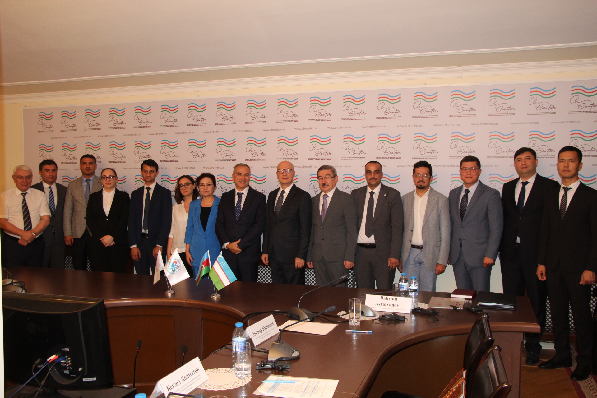 О «круглом столе» с участием азербайджанских экспертных кругов 