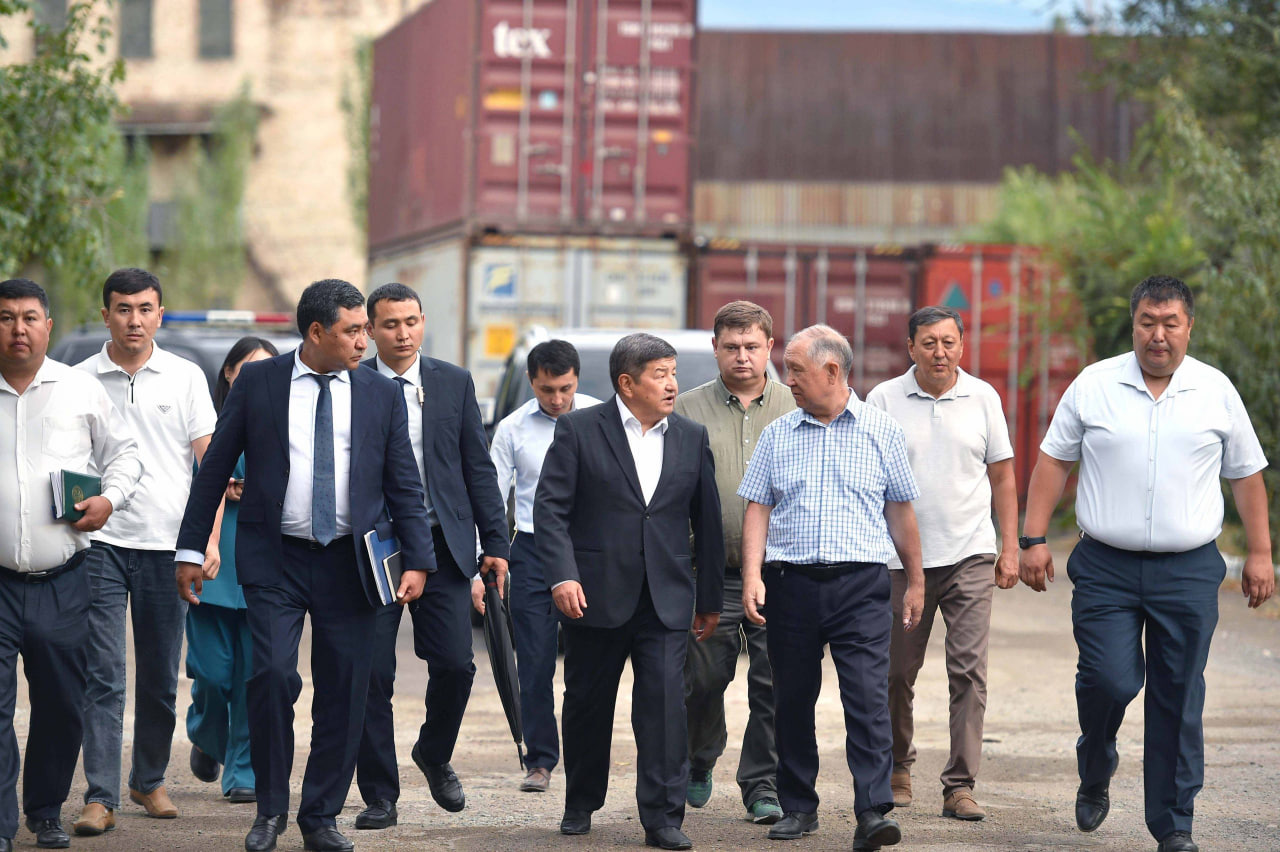 А. Жапаров посетил производственные предприятия ОАО «Кыргызиндустрия»