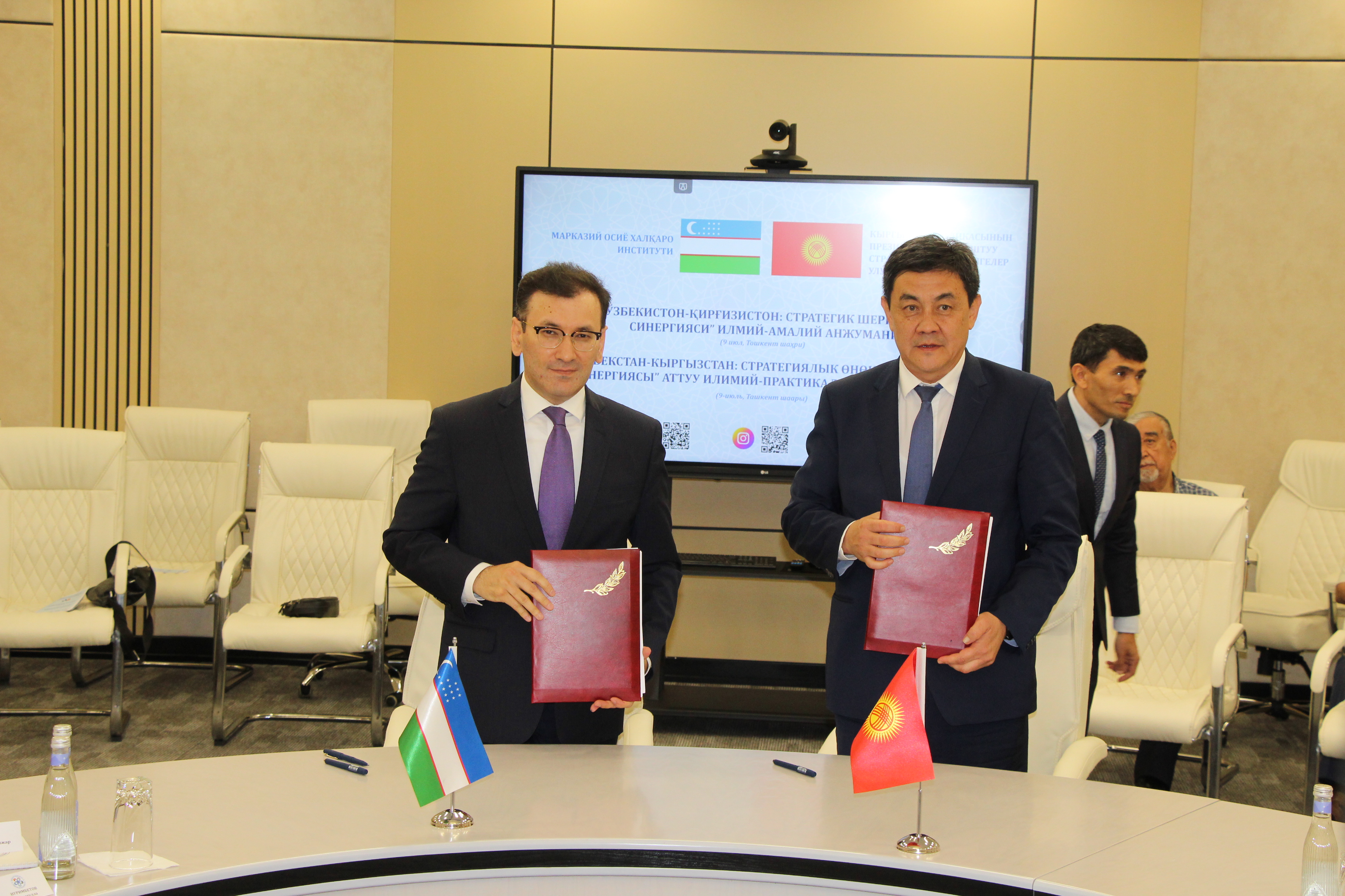 Международный институт Центральной Азии и Национальный институт стратегических инициатив при Президенте Кыргызской Республики подписали соглашение о сотрудничестве 