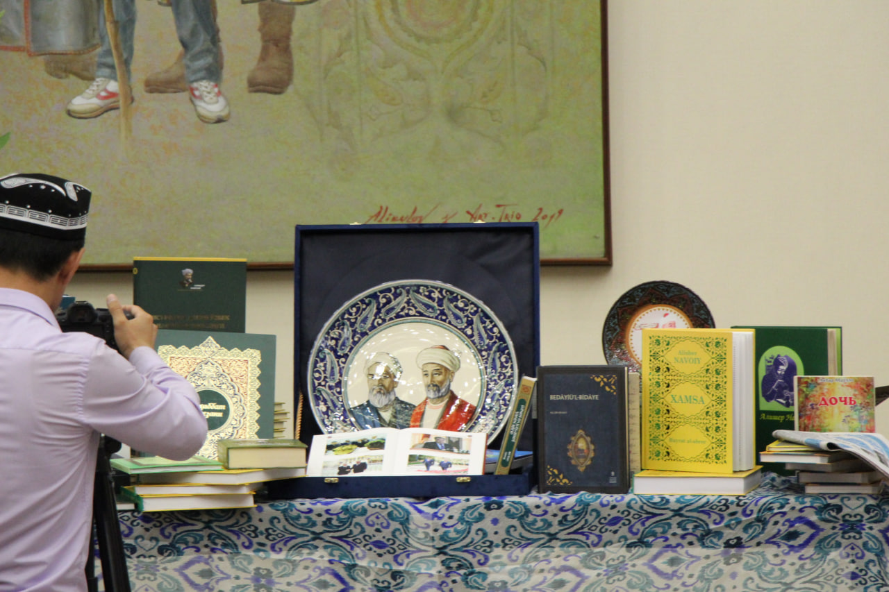 На симпозиуме в Ташкенте обсудили творческое наследие Алишера Навои и Абдурахмана Джами 