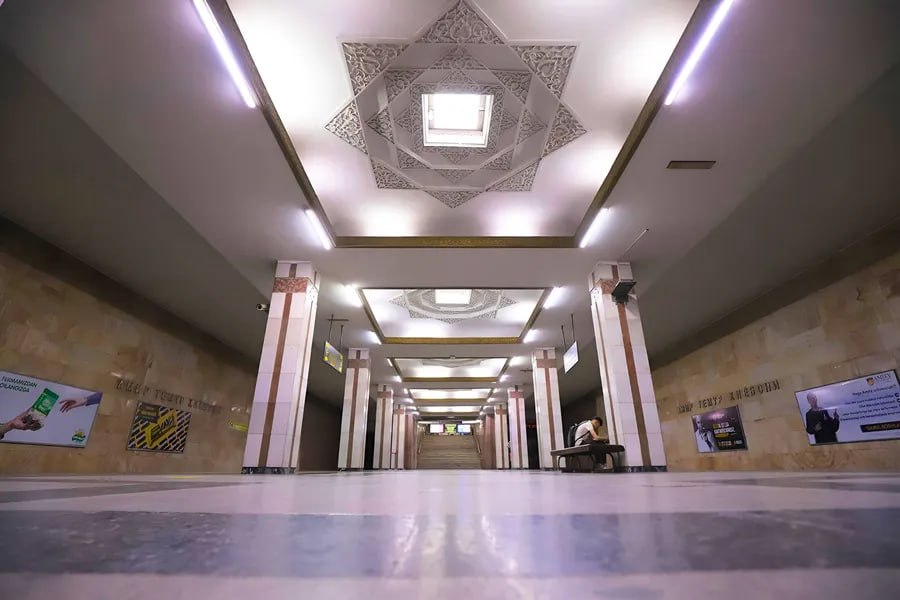 9 апреля в ташкентском метро запустили поезд, оформленный к 690 летию Амира Темура. 