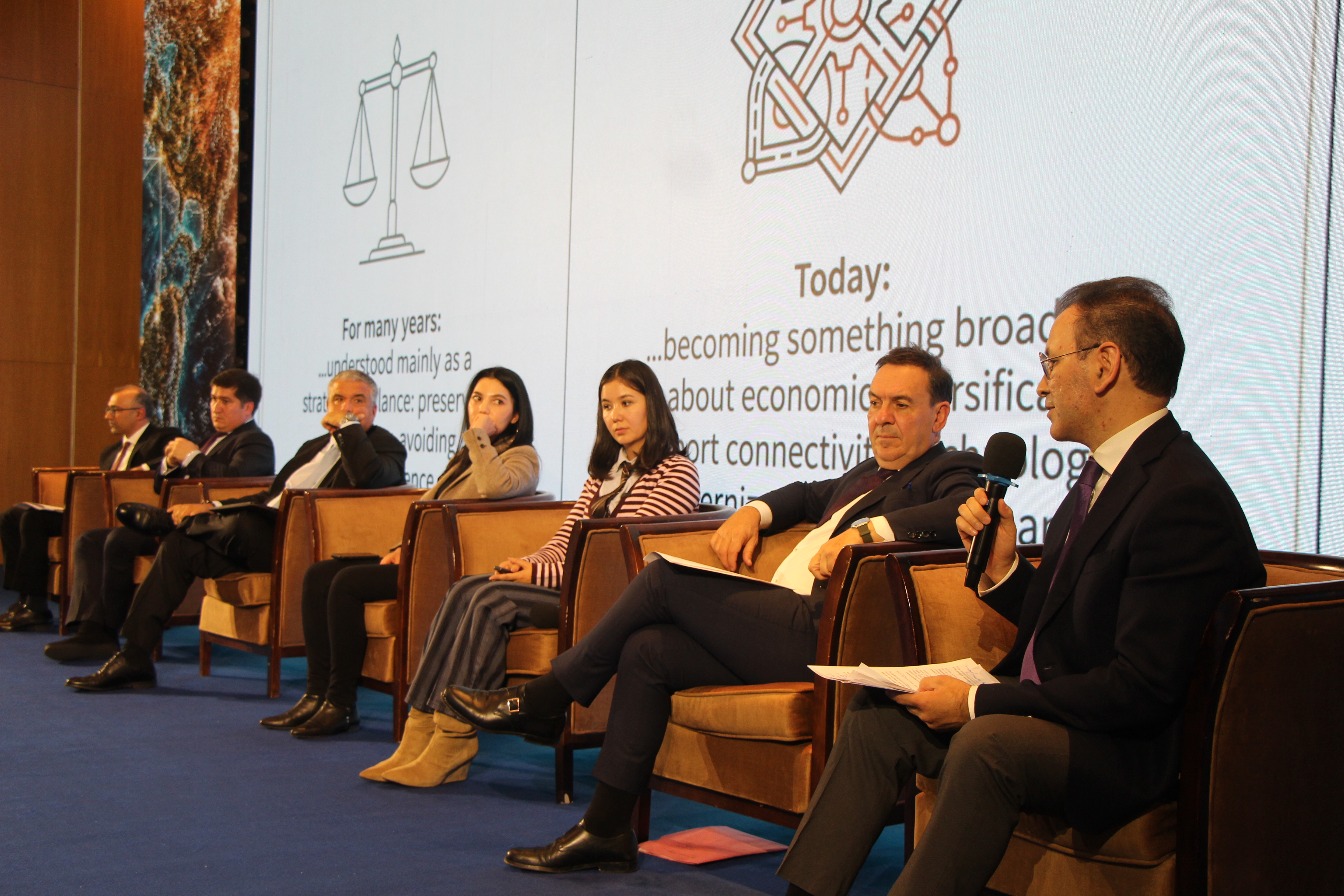 Markaziy Osiyo xalqaro instituti (MOXI) direktori Javlon Vaxabovning dengizga chiqish imkoniyatiga ega bo‘lmagan rivojlanayotgan mamlakatlarning oziq-ovqat xavfsizligi va Barqaror rivojlanish maqsadlariga bag‘ishlangan Global texnik forumidagi nutqi. 2-texnik sessiya: «Savdo, bozorlarga kirish imkoniyatlari va mintaqaviy integratsiya»